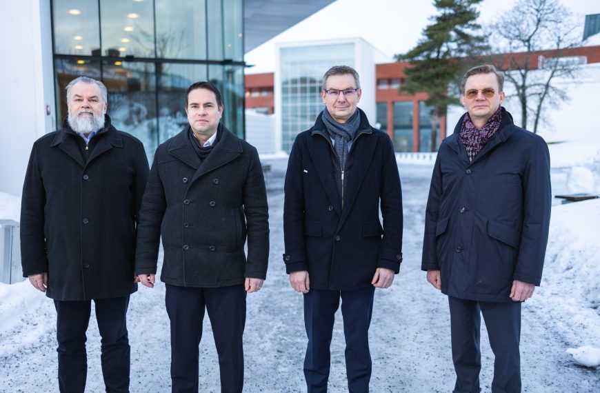Vaasan yliopisto sai 15 000 euron lahjoituksen VEO oy:ltä