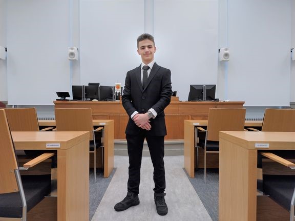 Mustafa Salif osallistui ensimmäisenä nuorisovaltuuston edustajana Vaasan kaupunginvaltuustoon