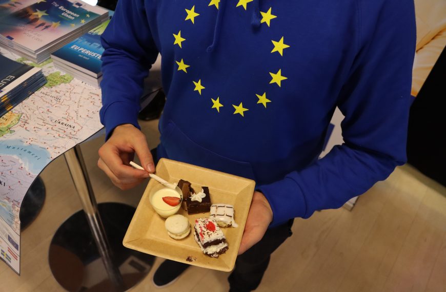 Eurooppa-päivää vietettiin Seamkissa jälkiruokia maistellen